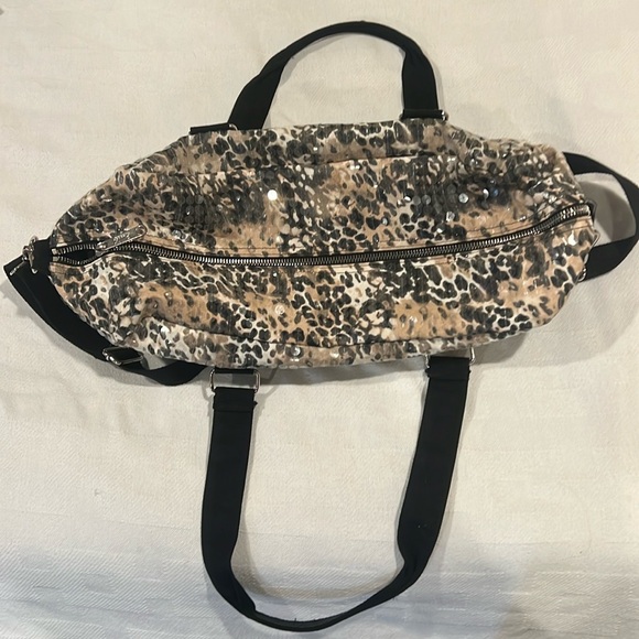 Victoria’s Secret cheetah🐆 duffel bag - Picture 2 of 6